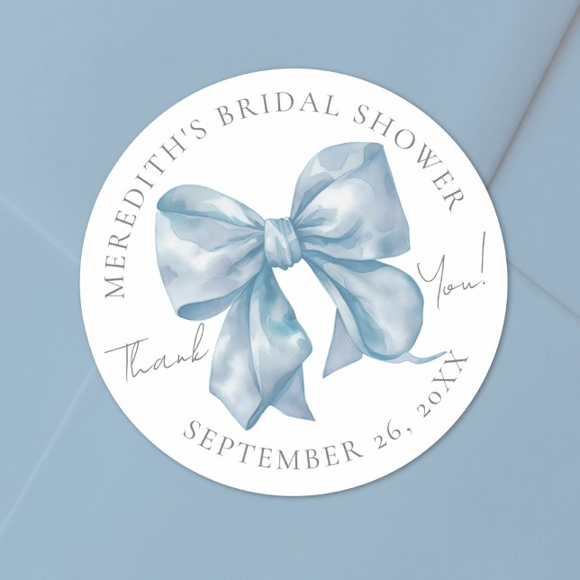 Adesivo Redondo Chá de Panela de Noiva com Laço Azul (Blue Bow Bridal Shower Classic Round Sticker)