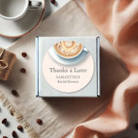 Adesivo Redondo Chá de panela Stickers Obrigado Café<br><div class="desc">chá de panela "Obrigados a latte" - ☕ elegante e personalizável 💌 Adicione um toque encantador ao seu evento com estes adesivos de chá de panela, com uma bela xícara de café ilustrada e o trocadilho "Obrigados a Latte". Perfeito para selar bolsas, presentes ou caixas de tratamento, esses paus de...</div>