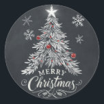 Adesivo Redondo Chalkboard Merry Christmas Tree Envelope Seal<br><div class="desc">Celebrar a época de Natal com um adesivo estilo 'Feliz Natal', lindo, ao estilo do quadro chalkboard, com uma festiva árvore de Natal enfeitada com ornamentos e flocos de neve. O efeito de giz branco desenhado à mão sobre o fundo escuro dá a ele um charme vintage, rústico perfeito para...</div>