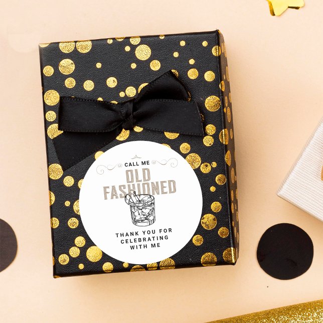 Adesivo Redondo Chame-me de velho Aniversário Retro Branco Branca (Criador carregado)