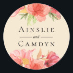 Adesivo Redondo Champagne Floral Acuarela Etérea<br><div class="desc">Lindas flores e folhagens de aguarela macia em vermelho,  laranja e pêssego em fundo champanhe,  adesivo personalizado. Concebido para combinar com a nossa Coleção de Acuarela Etérea.</div>