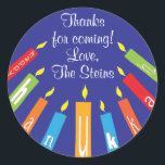 Adesivo Redondo Chanucá Stickers (1/2" ou 3") Coloridos<br><div class="desc">Etiquetas de Hanukkah, "Velas Felizes e Coloridas de Hanukkah." Personalize alterando o tamanho, estilo, cor e texto da fonte. Tantos usos: De e para os adesivos de presentes, Obrigado aos adesivos nas bolsas de tratamento, Tópicos de Bolo (colar no estojo pesado, colar na ponta do dente da fita na parte...</div>