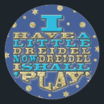 Adesivo Redondo Chanukah "Dreidel Play/Dourado,Blue" Stickers Roun<br><div class="desc">Chanukah/Hanukkah "Eu tenho um pequeno Dreidel agora Dreidel, vou tocar/Dourado, azul" Stickers redondos. Divirta-se usando esses adesivos como topos de bolo, fechos de saco ou qualquer coisa que apodreça suas festividades! O plano de fundo pode ser alterado escolhendo entre uma grande seleção de cores. Obrigados para parar e comprar! Seu...</div>