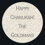Adesivo Redondo Chanukah/Hanukkah "Dreidels/Stars"<br><div class="desc">Chanukah/Chanukkah "Dreidels and Stars" Mancham-se. Silver e Dourados "Dreidels and Stars" Divirtam-se usando estes adesivos como topos de bolo, etiquetas de presentes, fechos de malas ou o que quer que seja que enche suas festividades! Personalize eliminando "Feliz Chanukah Os Goldman" e adicionando suas próprias palavras, usando seu estilo de fonte,...</div>