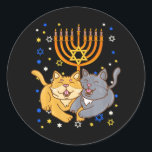 Adesivo Redondo Chanukah judeu Menorah Kitten Engraçado Cat Hanukk<br><div class="desc">Chanukah judeu Menorah Kitten Engraçado Cat Hanukkah</div>