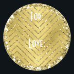 Adesivo Redondo Chevron Stickers (1 1/2" ou 3") "Chevron Dourado"<br><div class="desc">Chanucá/adesivos Holiday, "Chevron Dourado." Personalize alterando o tamanho, estilo, cor e texto da fonte. Tantos usos: De e para adesivos de presentes, Obrigado a você sobre bolsas de tratamento, Tópicos de Bolo (colar no estoque pesado, colar no autocolante, colar na parte traseira do estoque de papelão), ou sobre Etiquetas de...</div>