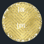 Adesivo Redondo Chevron Stickers (1 1/2" ou 3") "Chevron Dourado"<br><div class="desc">Chanucá/adesivos Holiday, "Chevron Dourado." Personalize alterando o tamanho, estilo, cor e texto da fonte. Tantos usos: De e para adesivos de presentes, Obrigado a você sobre bolsas de tratamento, Tópicos de Bolo (colar no estoque pesado, colar no autocolante, colar na parte traseira do estoque de papelão), ou sobre Etiquetas de...</div>
