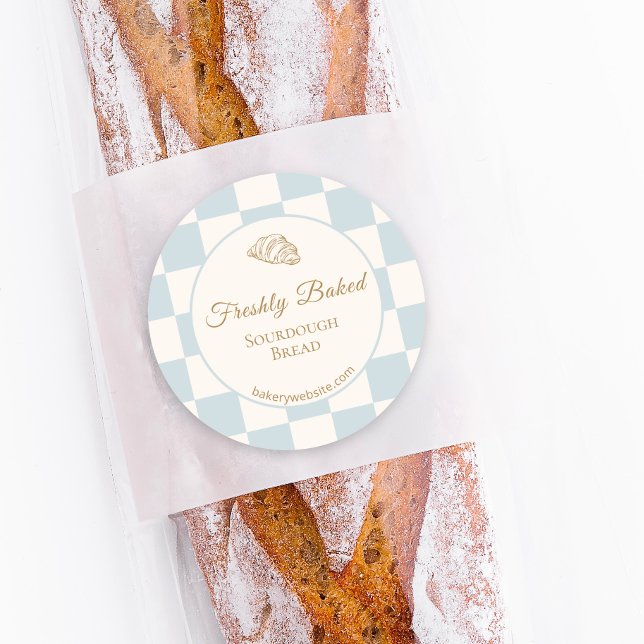 Adesivo Redondo Chic Checkered Blue Croissant Bakery Product  (Criador carregado)