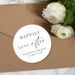 Adesivo Redondo Chic Felizmente Depois Do Casamento<br><div class="desc">Um adesivo chique para salvar as datas,  convites para casamento,  cartas de agradecimento,  favores e correspondência com "Feliz Nunca Depois" numa mistura de um roteiro moderno e tipografia elegante,  seus nomes e data de casamento.</div>
