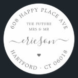 Adesivo Redondo Chic Script Future Sra. Return Endereço Wedding<br><div class="desc">Etiquetas de endereço simples, redondas, chic, ou de retorno de noivado em elegantes cinzas prateadas com "The Future Mrs and Mr", o endereço de retorno dos casais, o nome da família num moderno tipo caligrafia com espirais e um pequeno símbolo cardíaco. Adicione facilmente o seu nome e endereço e use...</div>