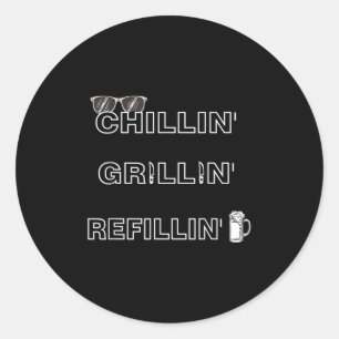 Adesivo Redondo Chillin Grillin Refillin Crazy Funny Beer Churrasc