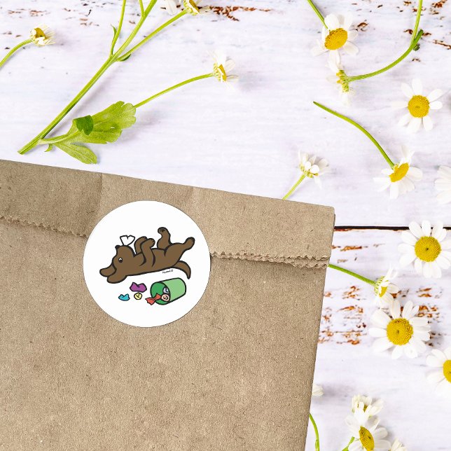 Adesivo Redondo Chocolate Mischievel Labrador Lide Eye (Funny Side Eye Chocolate Labrador Cartoon Sticker for Labrador Owners.  Created by Naomi Ochiai.)