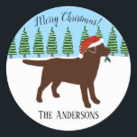 Adesivo Redondo Chocolate Natal Labrador Santa Hat<br><div class="desc">Vestido de Natal Labrador Santa Hat para Férias Feriadas! Arte exclusiva e engraçada do Labrador Retriever criada por Naomi Ochiai do Japão. Labrador Silhouette design no campo de neve.</div>