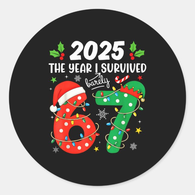 Adesivo Redondo Christmas 2025 The Year I Barely Survived Six Seve (Frente)
