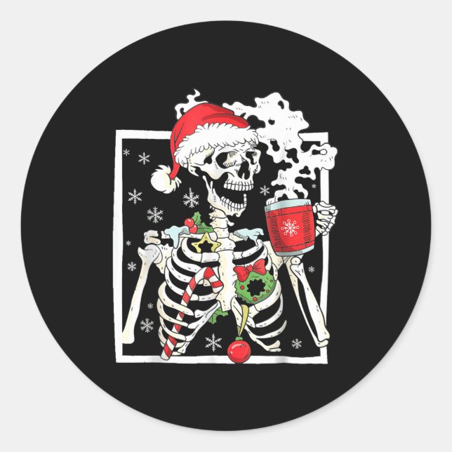 Adesivo Redondo Christmas Skeleton With Smiling Skull Drinking Cof (Frente)
