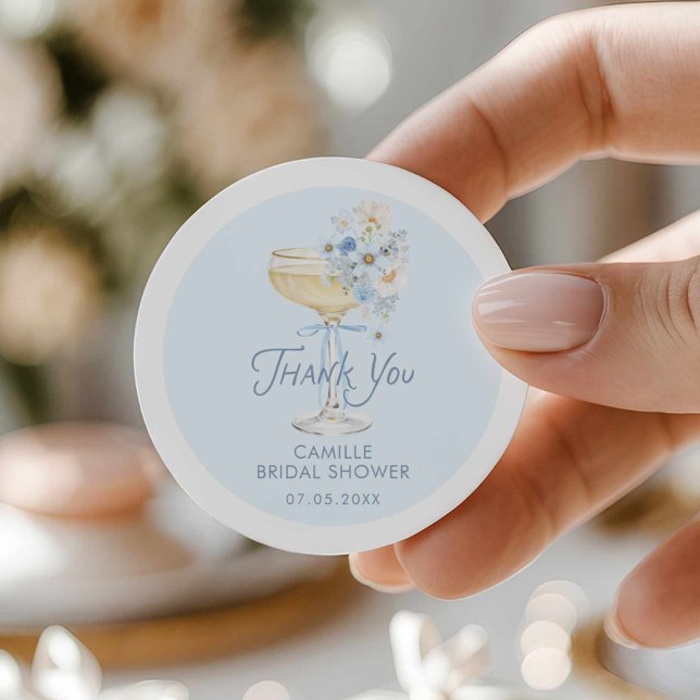Adesivo Redondo Chuva de Amor Azul Casamento de Contos Obrigado (Blue Brunch and Bubbly Bridal Shower Round Sticker)