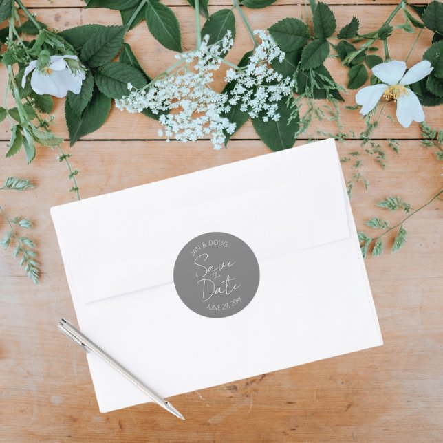 Adesivo Redondo Cinza Escuro Casamento Estilizado Salve a Data (In Situ Wedding)