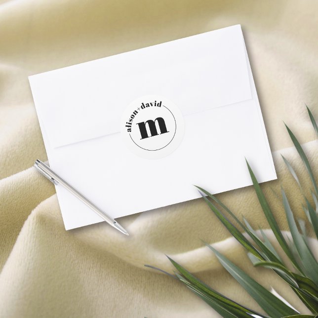 Adesivo Redondo Círculo com nomes e monograma de casamento branco  (Criador carregado)