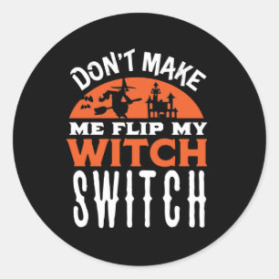 Adesivo Redondo Citação do Dia de as Bruxas engraçado do Comutador