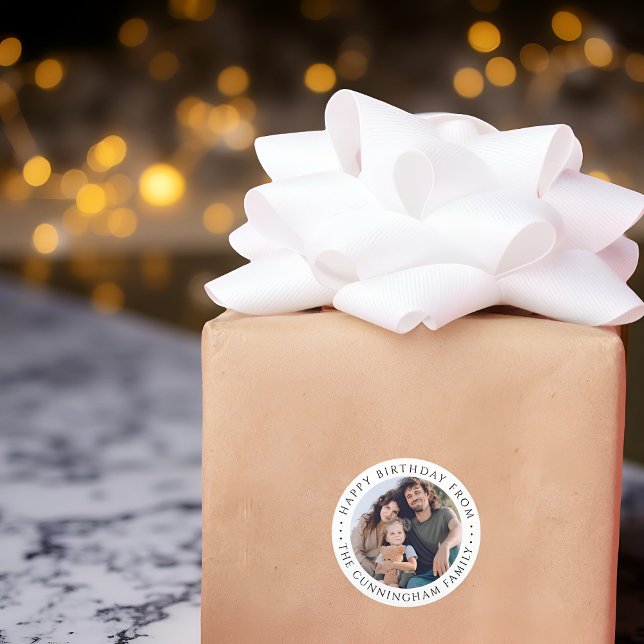 Adesivo Redondo Classic Simple Happy Birthday Family Photo (Criador carregado)