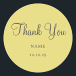 Adesivo Redondo Clássico de Casamento Moderno Minimalista Simples<br><div class="desc">Simples e Dourado Clássico de Casamento Minimalista Moderno Elegante Estes elegantes adesivos de casamento ou chá de panela são simples e minimalistas, mas muito na moda devido ao moderno guião manuscrito que diz obrigado, e o layout limpo. Clássico de Casamento Moderno Minimalista Simples, chá de panela de casamento ou ,...</div>
