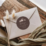 Adesivo Redondo Clear Mountain Country Obrigado Favor do Casamento<br><div class="desc">Este obrigado de serra que você fez o favor ao casamento... O adesivo comum é perfeito para um casamento rústico. O design apresenta uma coloração aquática idílica, montanha bege. Faça com que a etiqueta do adesivo seja sua, incluindo seus nomes, o evento (se aplicável) e a data. Esses adesivos podem...</div>