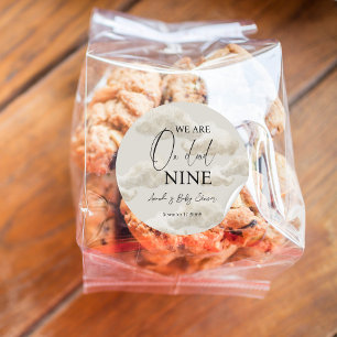 Adesivo Redondo Cloud Nine Beige Gender Neutrace Sky Chá de fralda