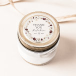 Adesivo Redondo Cobre Burgundy | Beige Obrigado A Favor<br><div class="desc">Esta flor silvestre de cobre | obrigado bege você favorece o adesivo redondo clássico é perfeito para o seu clássico casamento ruivo, branco, marsala. Design apresenta uma coroa boêmica ou um buquê de cor aquática roxa, vermelha, cinza e flores rosadas cor-de-rosa, juntamente com laranja queimada e verde-ouro. Apresentados no design...</div>