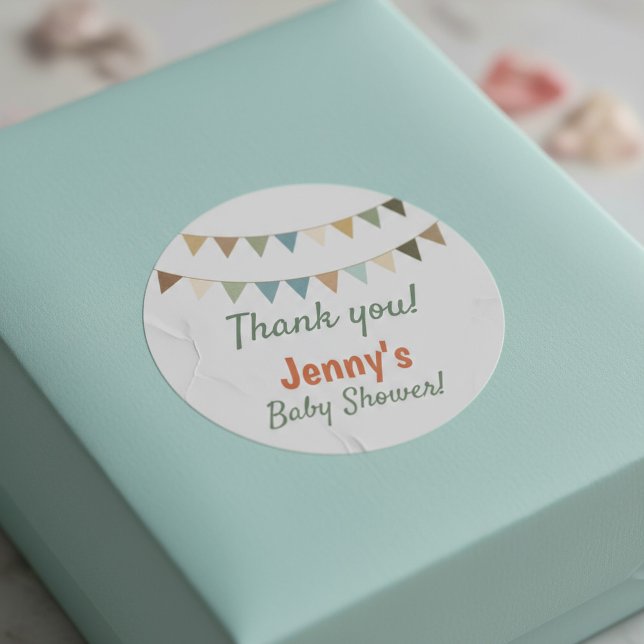 Adesivo Redondo Colar obrigado do chá de fraldas de revestimento (Pastel bunting baby shower thank you classic round sticker.)