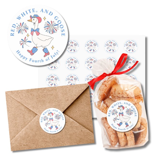 Adesivo Redondo Coletor de Texto Personalizado em 4º de julho (Super cute sticker labels are great for sending mail or adding an extra touch to party favors.)