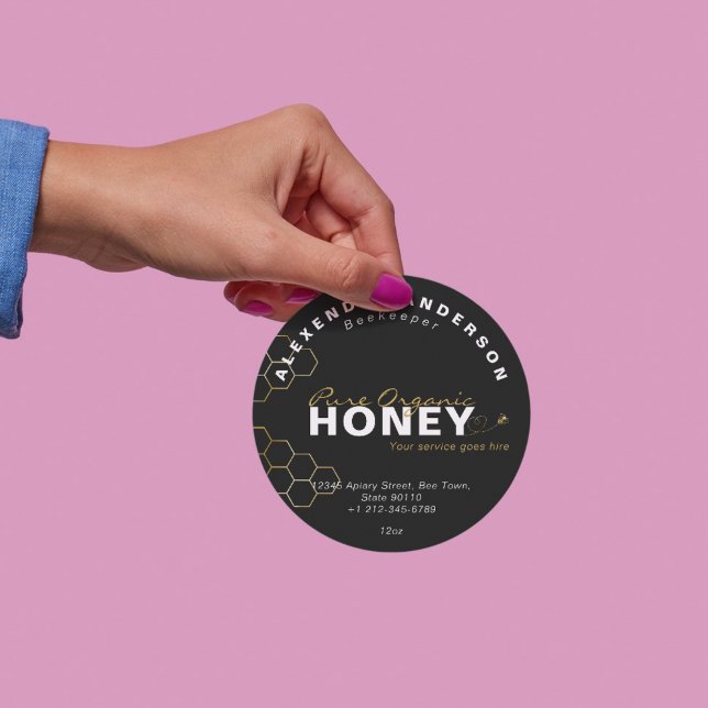 Adesivo Redondo Colmeia Preta Mel Dourado Abelhas Modernas (Modern Honey Bees Gold Honeycomb Black Classic Round Sticker)