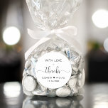 Adesivo Redondo Com Casamento De Amor Obrigado<br><div class="desc">Obrigado elegante que você cola para seus favores de recepção de casamento e cartas de agradecimento que incluem "Com amor   Obrigados" em uma simples tipografia moderna e um roteiro na moda elegante com baloiços,  seus primeiros nomes se juntaram por um coração e sua data de casamento.</div>