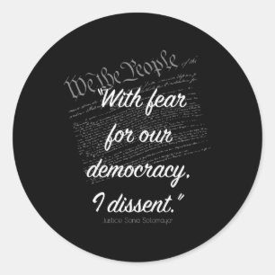 Adesivo Redondo Com Medo Da Nossa Democracia, Eu Discordo Do Vinhe