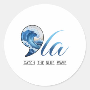 Adesivo Redondo Comma La Catch The Blue Wave Vote Kamala President