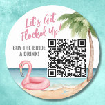 Adesivo Redondo Comprar Noiva A Beber Bachelorette de Código QR<br><div class="desc">Comprar Bachelorette Bride Um Adesivo redondo clássico de código QR de bebida. Um tema legal de praia aquarela com tons cor-de-rosa e cor-de-rosa, colocando a vibração para uma fuga de praia com a noiva e seus besties. De viagens à Flórida, Califórnia, ou até mesmo algo mais internacional como México, Havaí...</div>