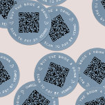 Adesivo Redondo Comprar o código QR da Festa de solteira de uma be<br><div class="desc">Junte algumas bebidas grátis para a noiva na sua festa de solteira ou no fim de semana de solteira com estes autocolantes personalizados de código QR em azul empoeirado. O design apresenta duas linhas de texto personalizado (mostradas com "comprar a noiva uma bebida" e "digitalizar para pagar pela Venmo") em...</div>