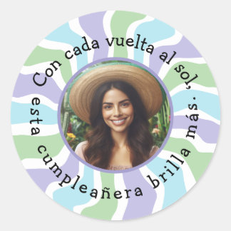 Adesivo Redondo Con cada vuelta al sol esta cumpleañera brilhante 