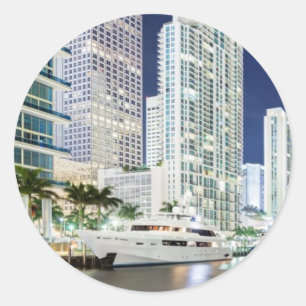 Adesivo Redondo Construções ao longo do rio Riverwalk de Miami