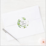 Adesivo Redondo Cor aquosa esverdeada verde botânica<br><div class="desc">Aquarela eucalipto verde-verde-verde. Perfeito para primavera, verão ou eventos de outono. Belo trabalho de arte de aquarela de folhagem verde para ocasiões country, boho, jardim e tema floral. Para começar a alterar nomes e detalhes do evento, clique em "Personalizar este modelo" e edite o texto nas caixas modelo. Para acessar...</div>
