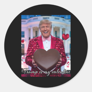 Adesivo Redondo Coração de Chocolate Abraçando Trump Engraçado 14 