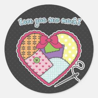 Adesivo Redondo Coração de Patchwork - Amo você costurar muito!