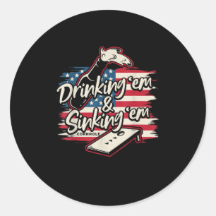 Adesivo Redondo Cornhole Bebendo Em Sinking Em 4 de julho