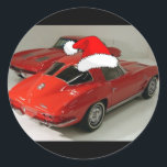 Adesivo Redondo Corvette de Natal/Tudo o que quero no Natal<br><div class="desc">corveta clássica de janela vermelha dividida</div>