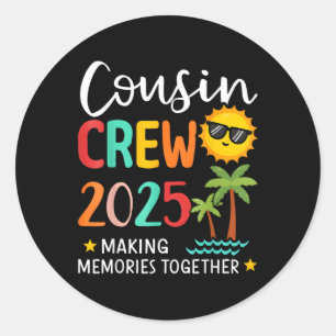 Adesivo Redondo Cousin Crew 2025 Memórias do Fazer Família Summer 