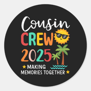 Adesivo Redondo Cousin Crew 2025 Memórias do Fazer Família Summer