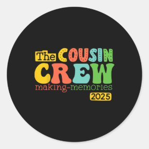 Adesivo Redondo Cousin Crew 2025 Memórias do Fazer Férias de Verão