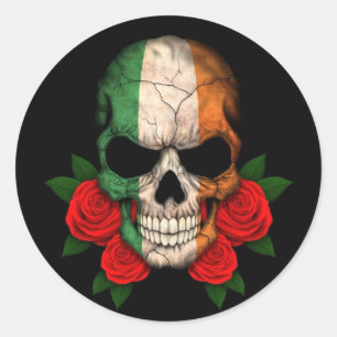 Adesivo Redondo Crânio irlandês da bandeira com rosas vermelhas