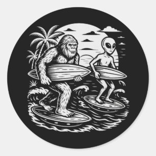 Adesivo Redondo Criptídeo Engraçado Pé Grande Alien Surfando Ufo P
