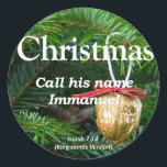 Adesivo Redondo Cristo é Immanuel Christmas Isaiah 7-14<br><div class="desc">Celebre o nascimento de Jesus com um dom personalizado,  incluindo uma escritura inspiradora.</div>