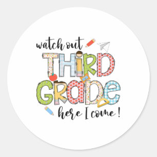 Adesivo Redondo Cuidado 3ª Série Aqui Vou Eu Primeiro Dia de Volta